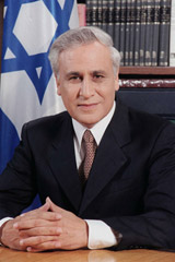 משה קצב, עדיין נשיא, נחקר בפעם הששית